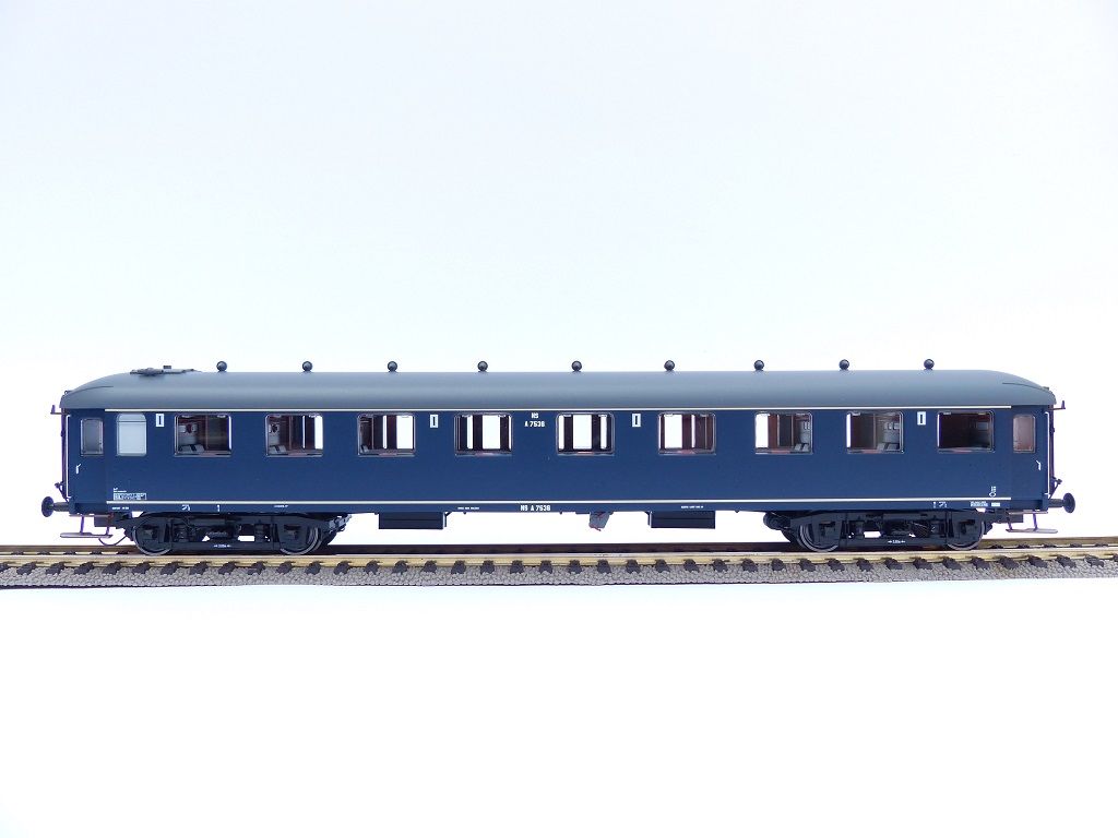 NS A7536 berlinerblau, graues Dach